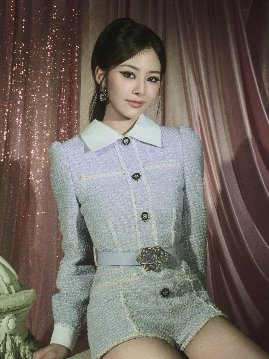 A moment captured by FIFTY FIFTY's fan