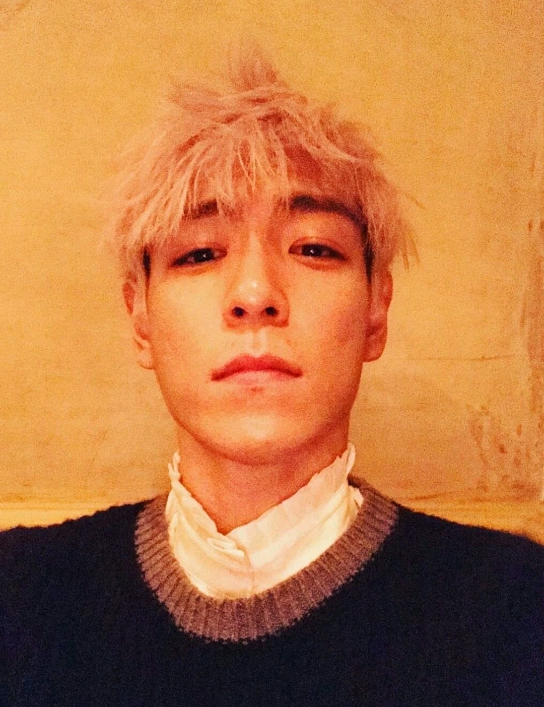A moment captured by T.O.P's fan