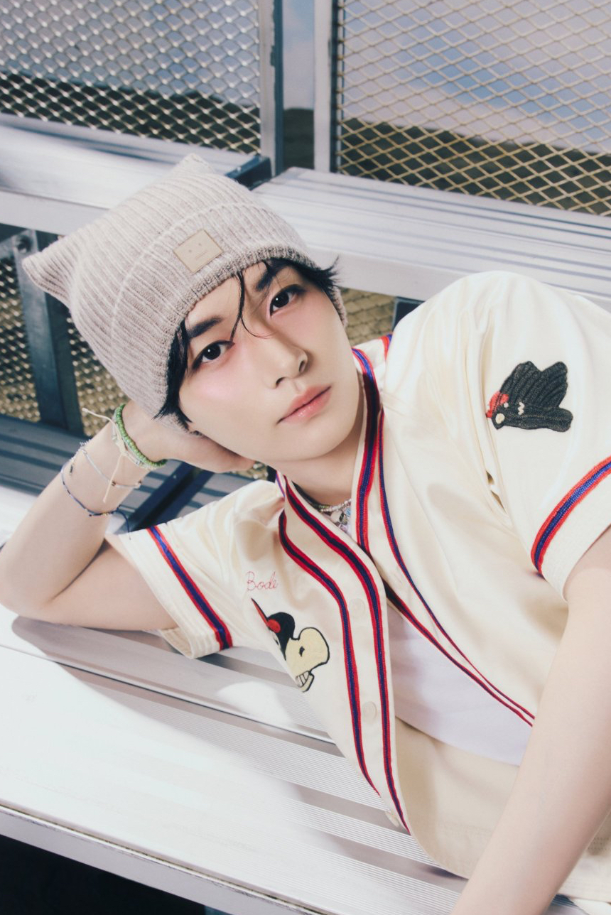 Behind-the-scenes cut of Lee Know (Stray Kids)