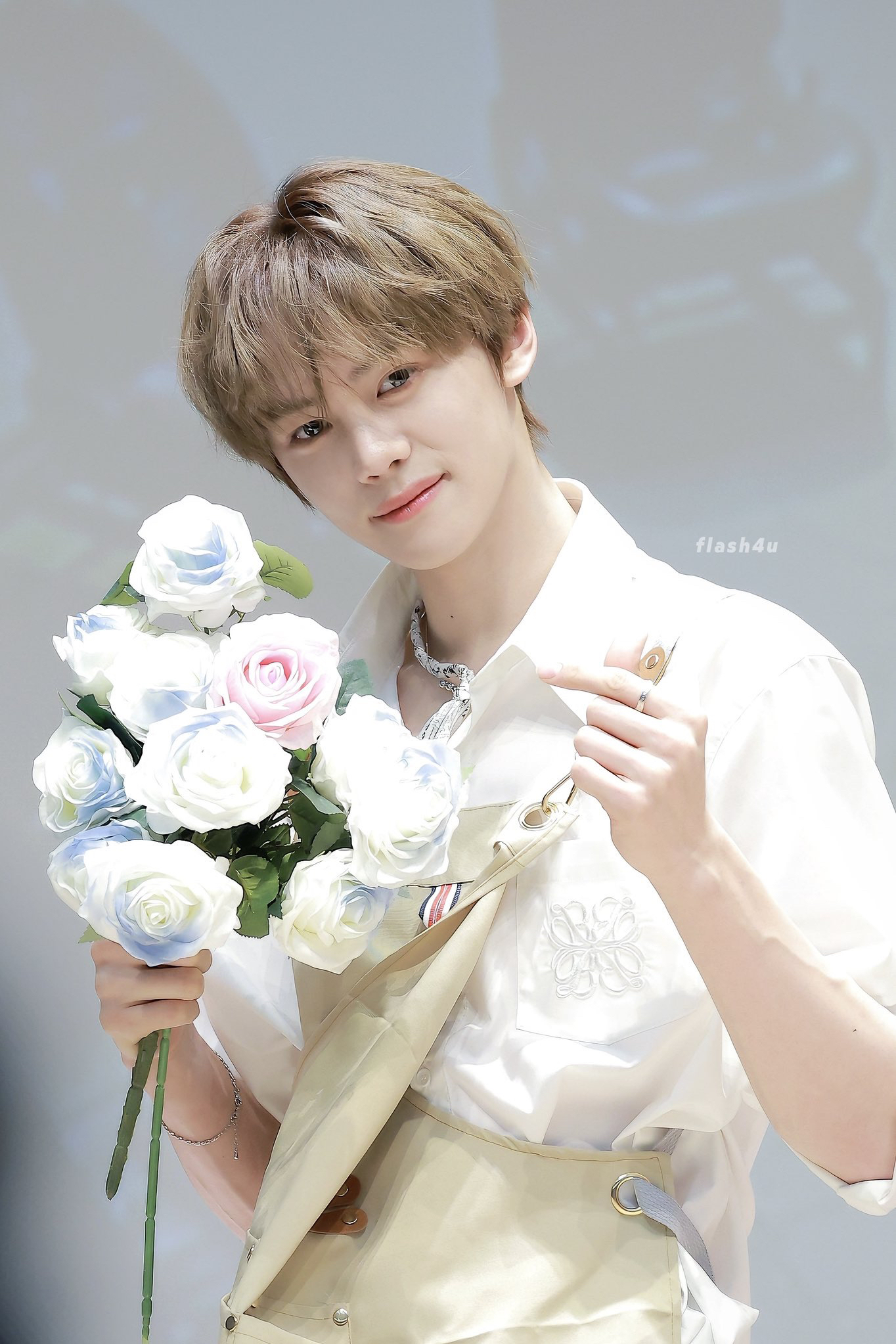 A moment captured by Kim Gyuvin (ZEROBASEONE)'s fan