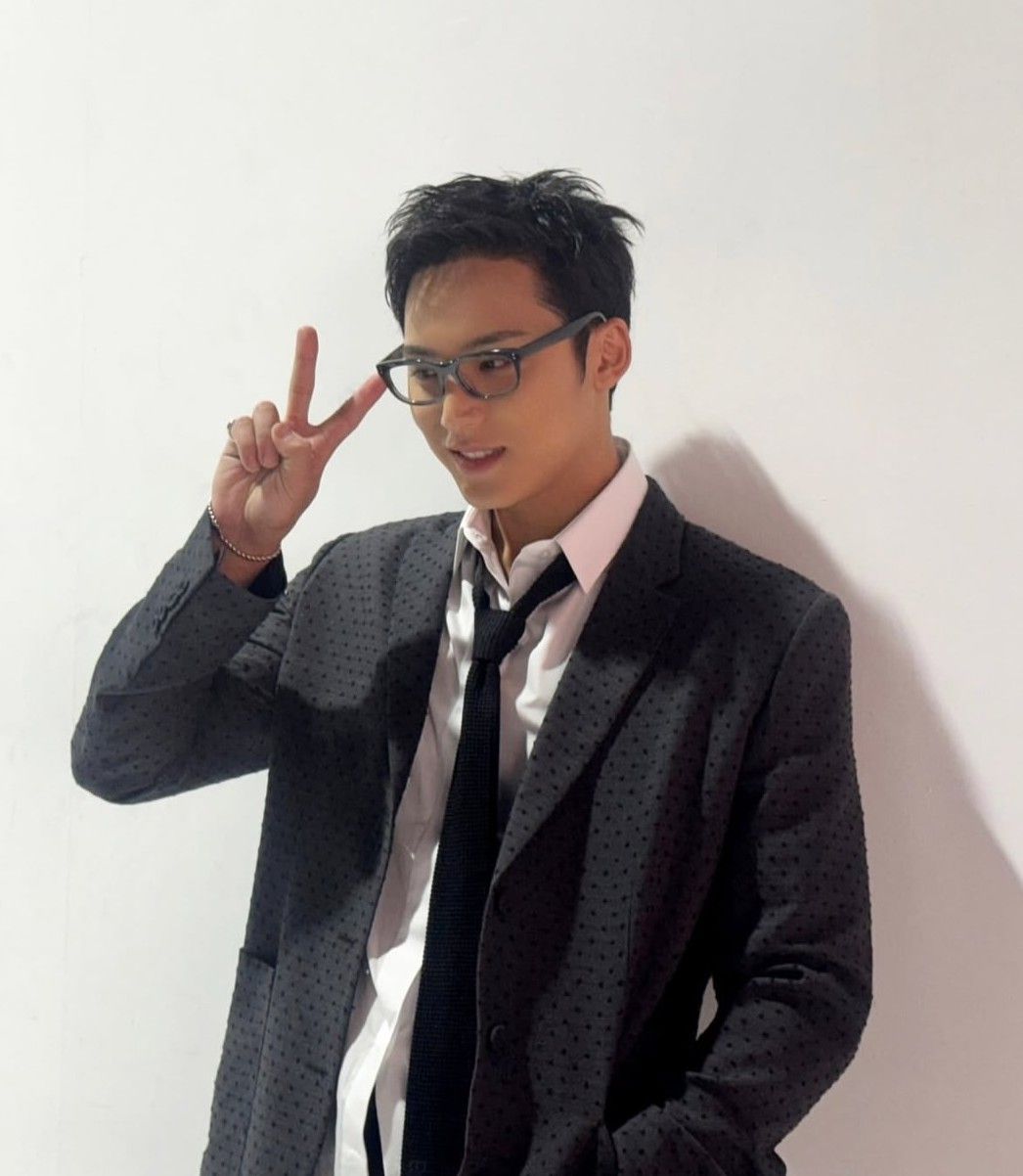 Behind-the-scenes cut of SEVENTEEN