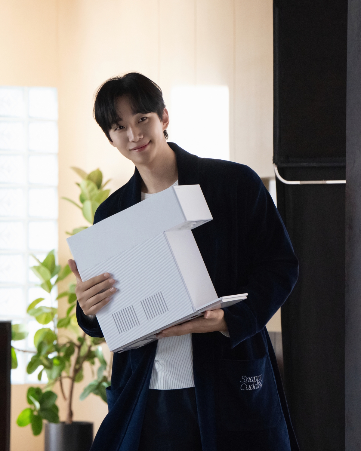 Behind-the-scenes cut of Junho (2PM)