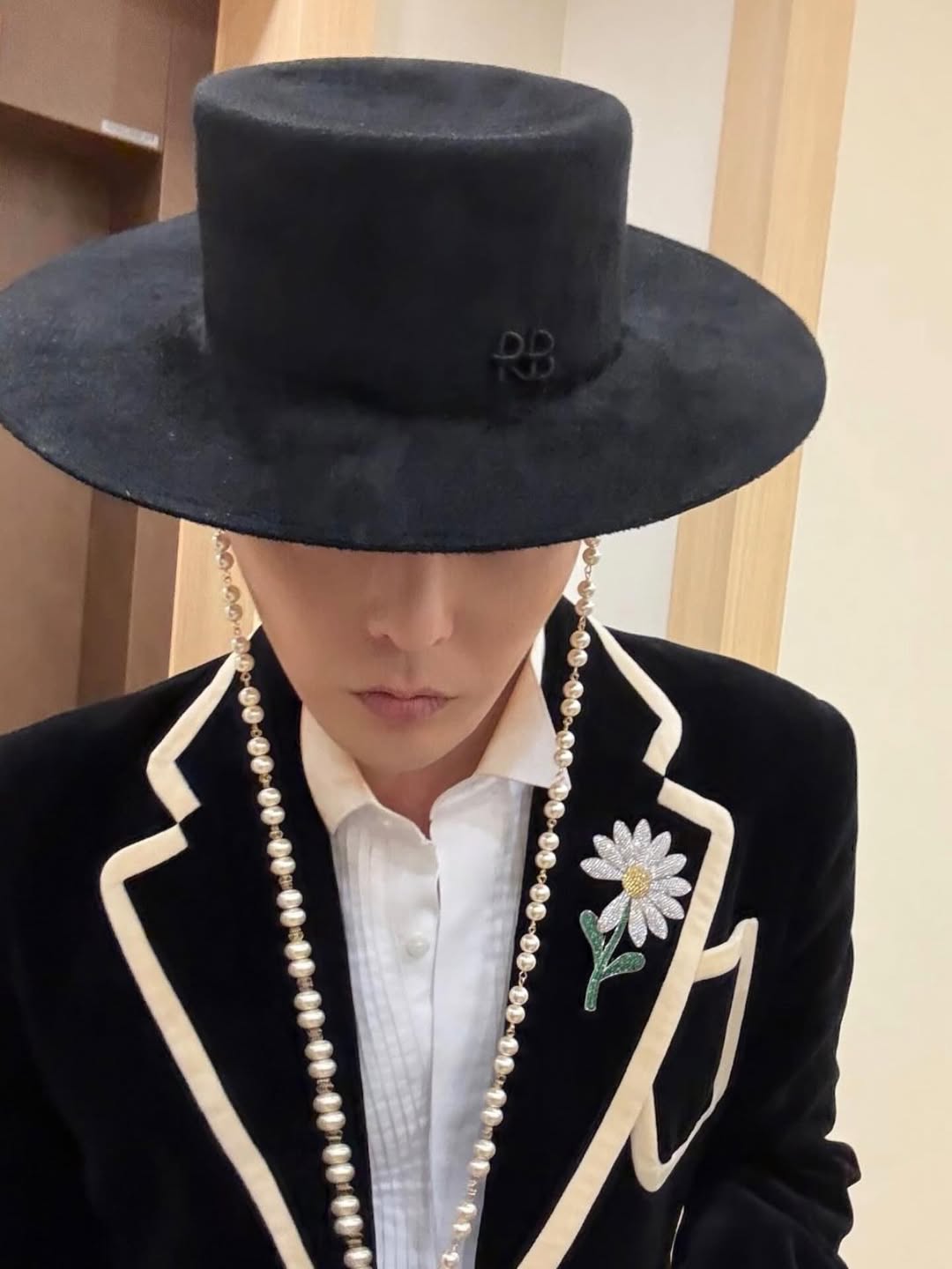 Foto terbaru G-DRAGON (BIGBANG)