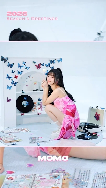 Foto aktivitas terbaru Momo (TWICE)