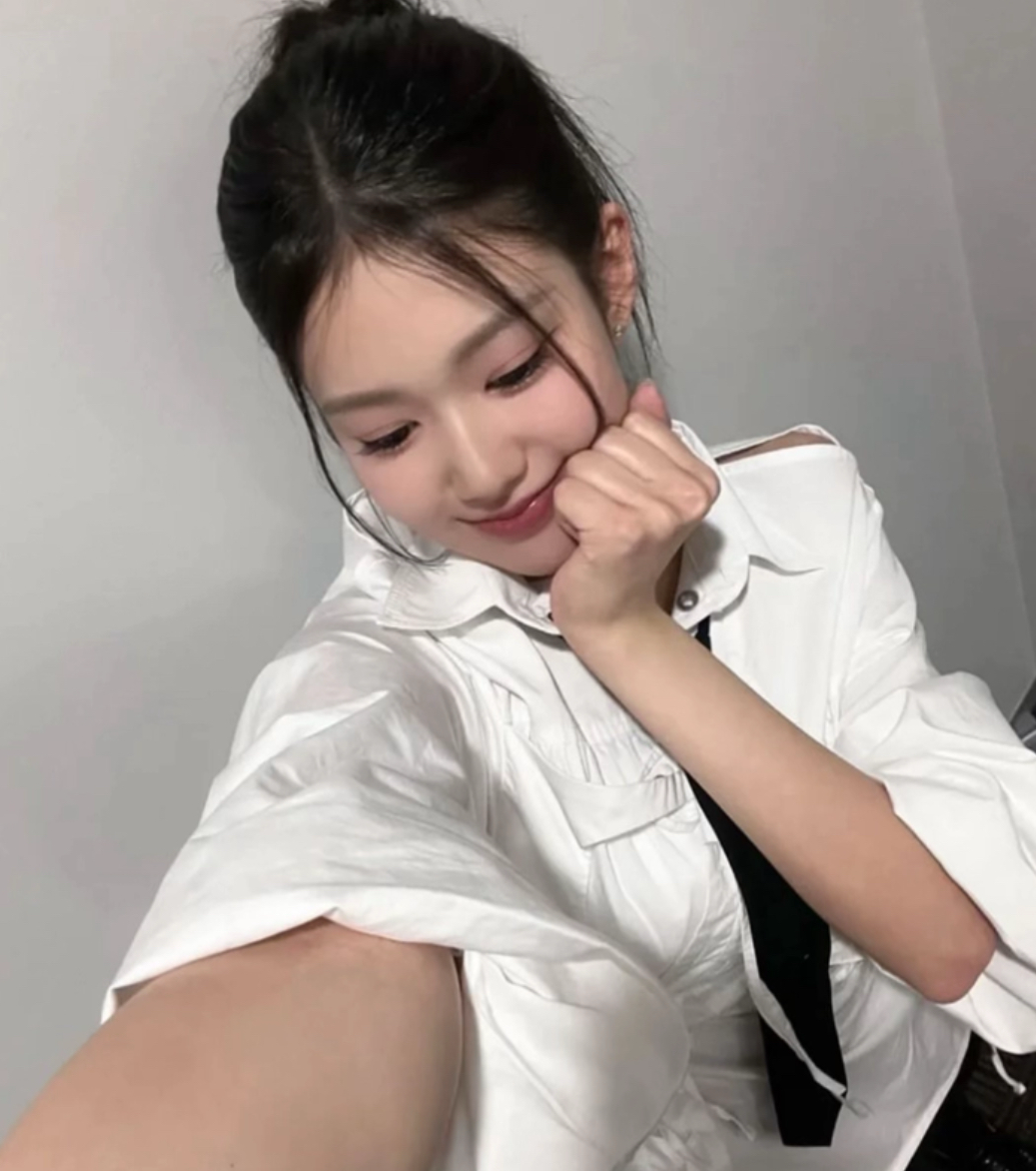 Latest photo of Yoon Jiyoon