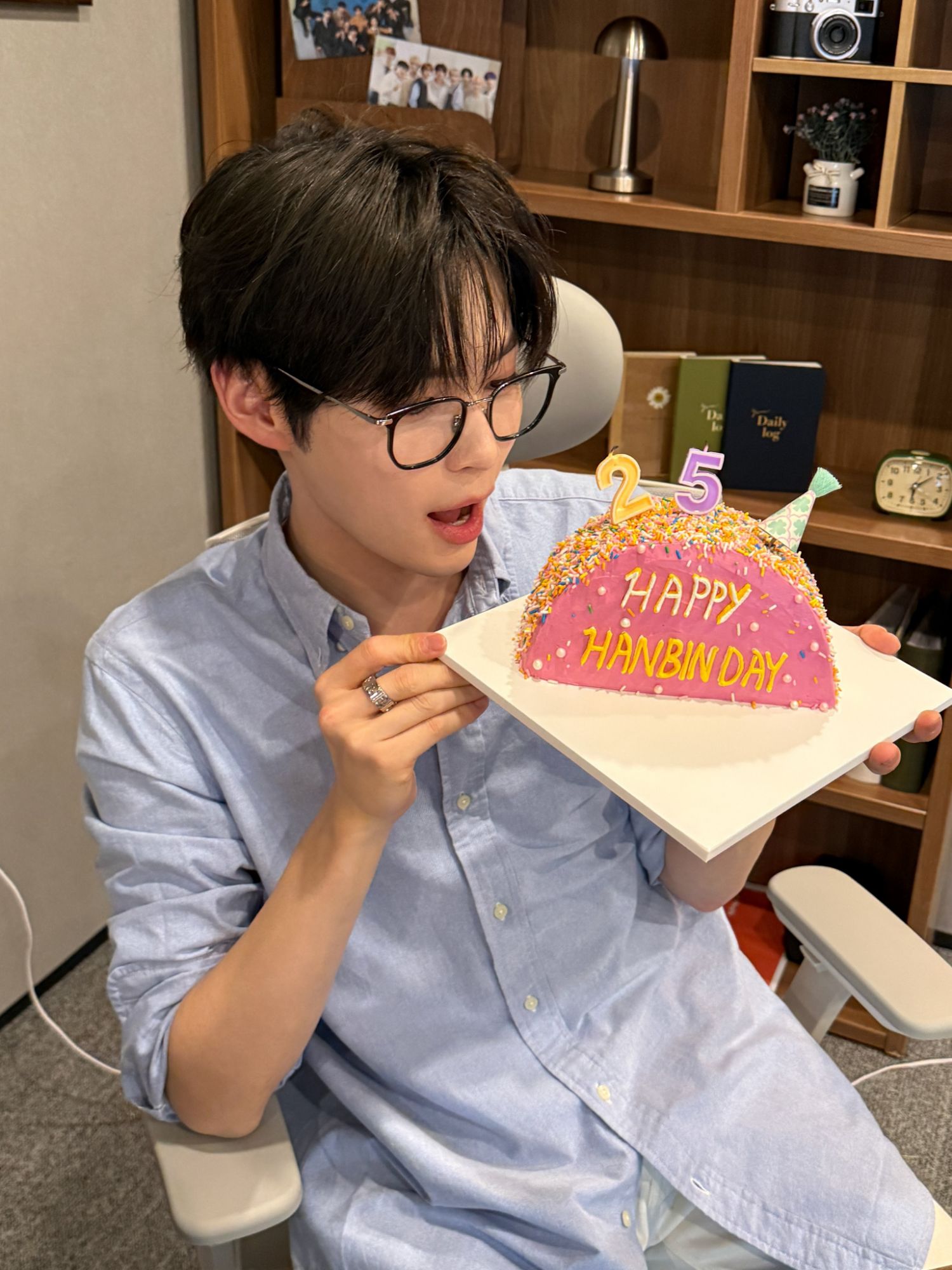 Behind-the-scenes cut of Sung Hanbin (ZEROBASEONE)
