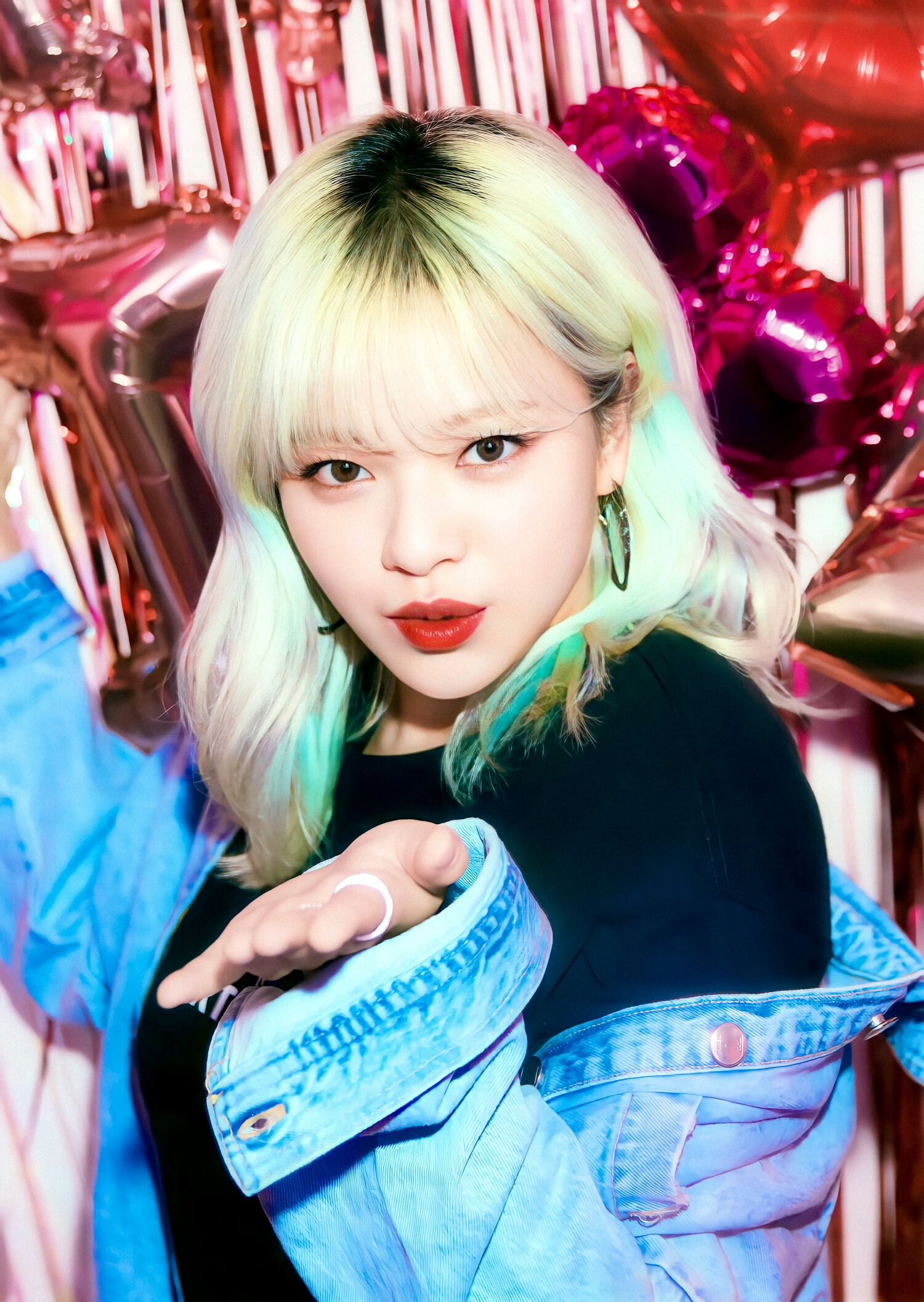 Behind-the-scenes cut of Jeongyeon (TWICE)