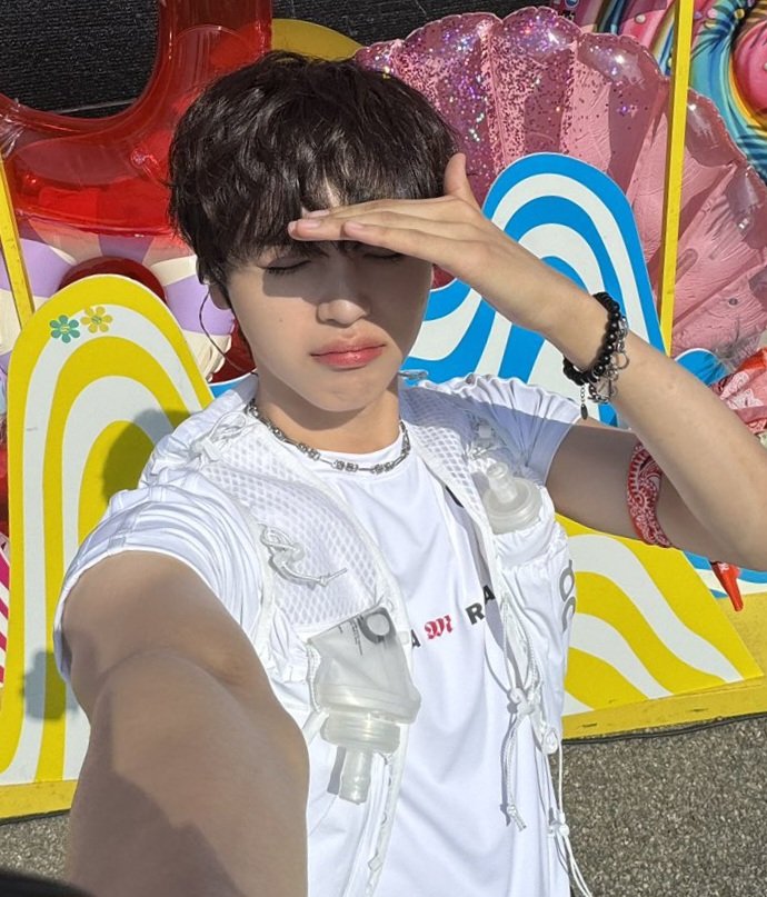 A moment captured by Hyeongjun (CRAVITY)'s fan