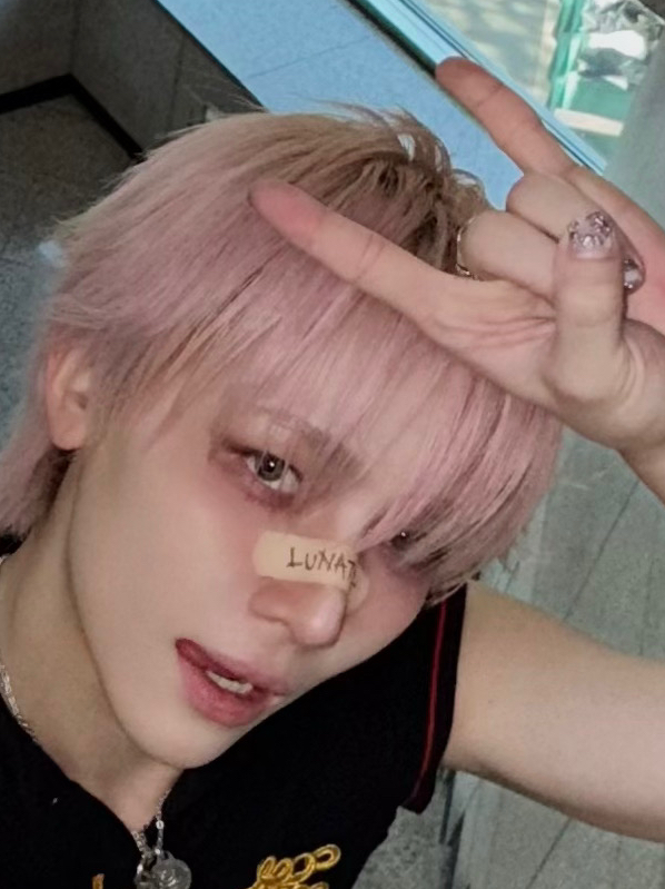 Behind-the-scenes cut of Nicholas (&TEAM)