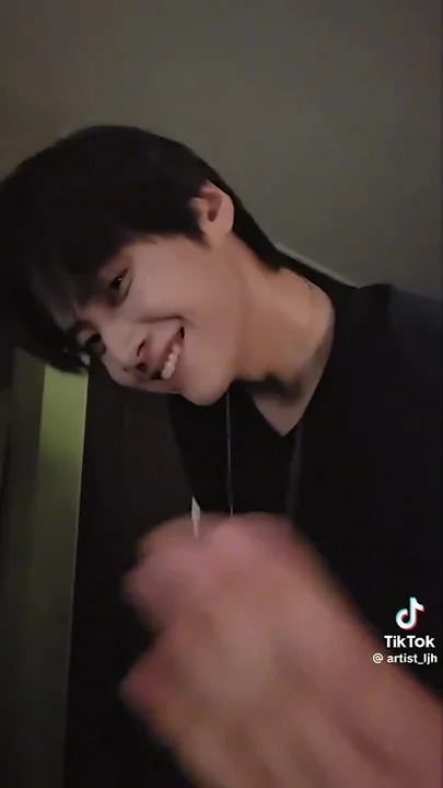 A moment captured by Lee Jinhyuk's fan