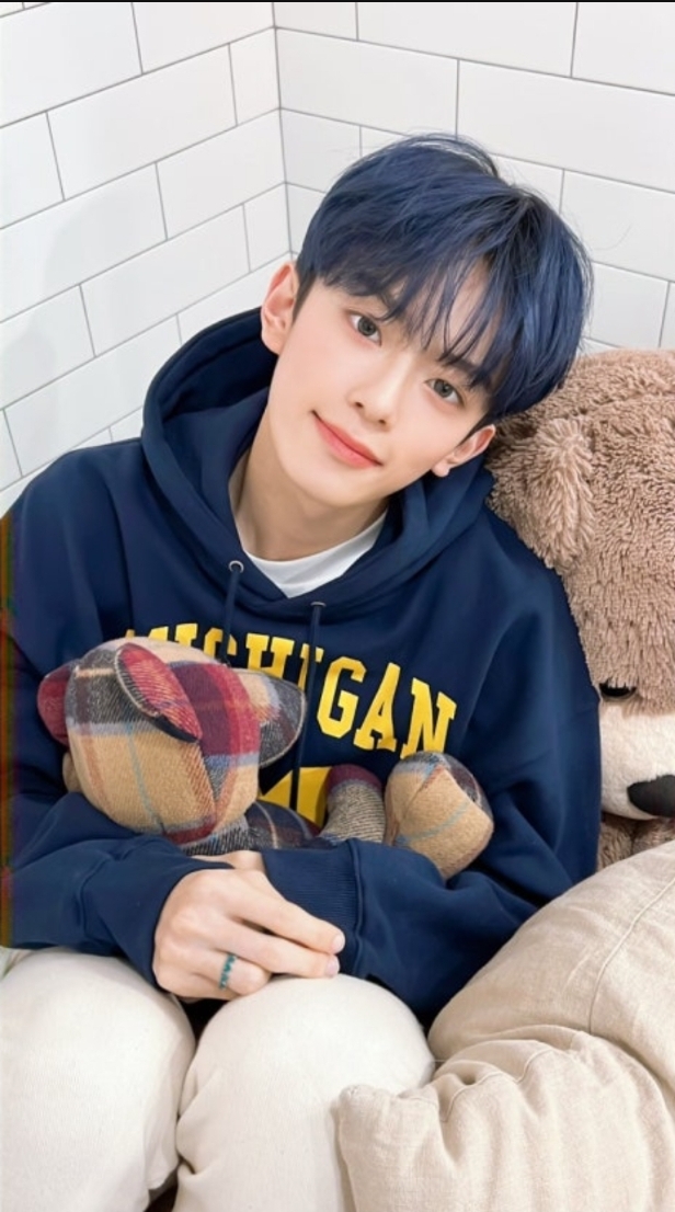 Latest photo of Kangmin (VERIVERY)