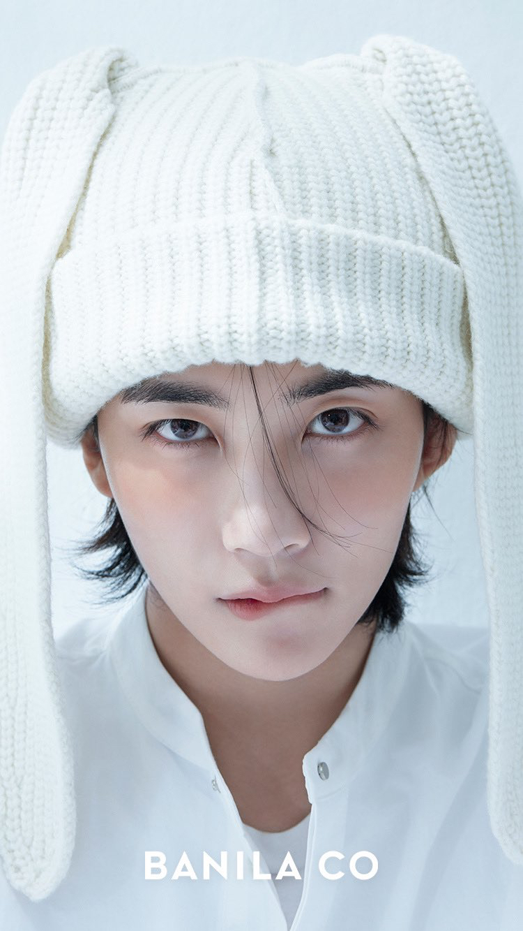 A moment captured by Jeonghan (SEVENTEEN)'s fan