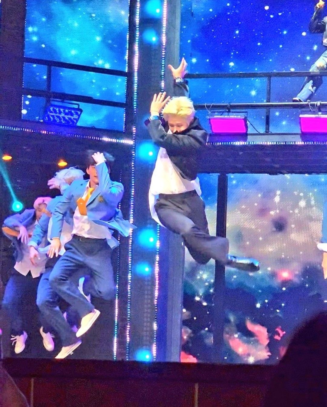 A moment captured by Jinjin (ASTRO)'s fan