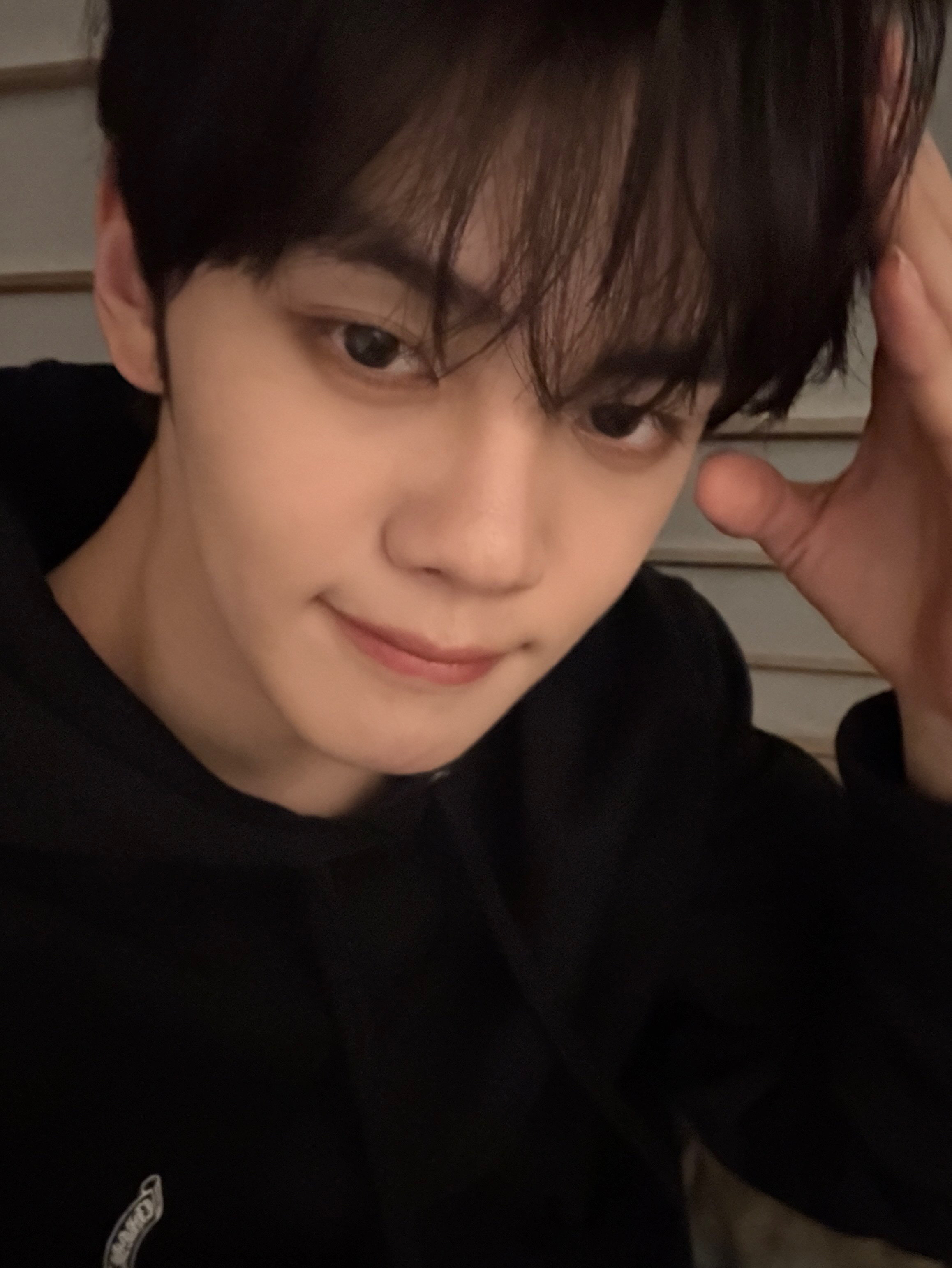 Latest photo of Kim Gyuvin (ZEROBASEONE)