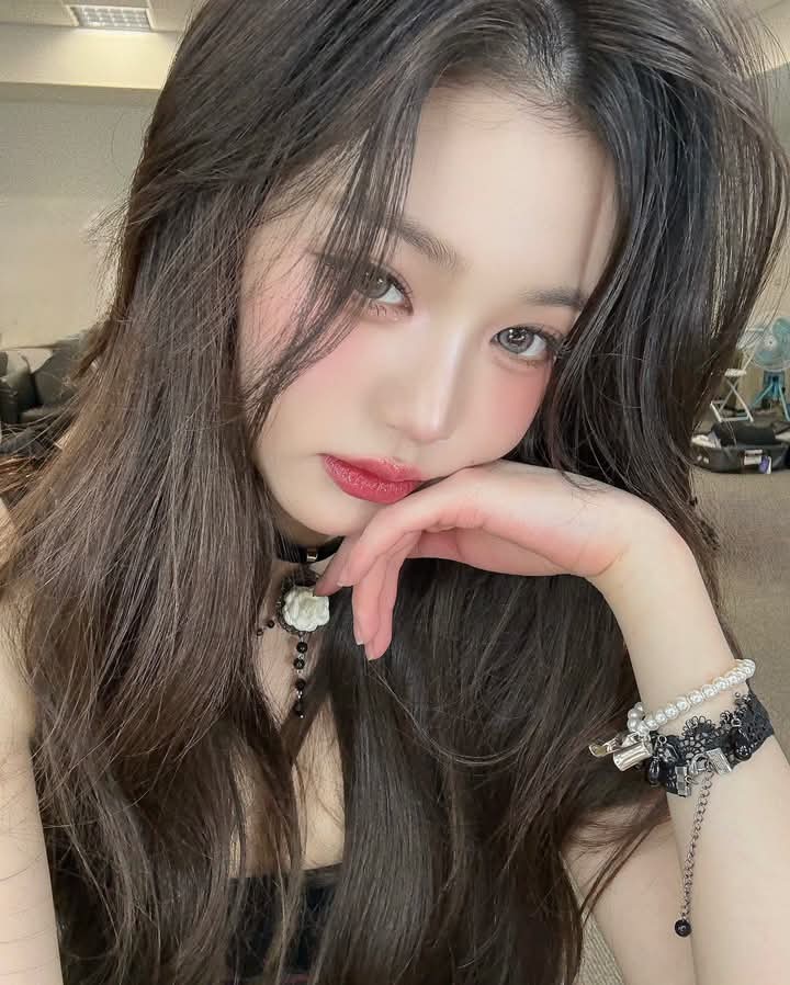 A moment captured by Jang Wonyoung (IVE)'s fan