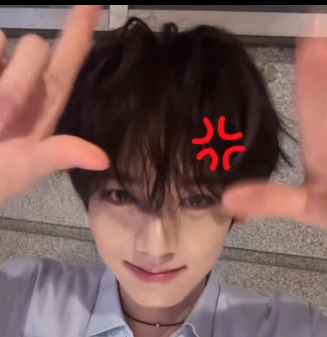 Behind-the-scenes cut of Han Yujin (ZEROBASEONE)