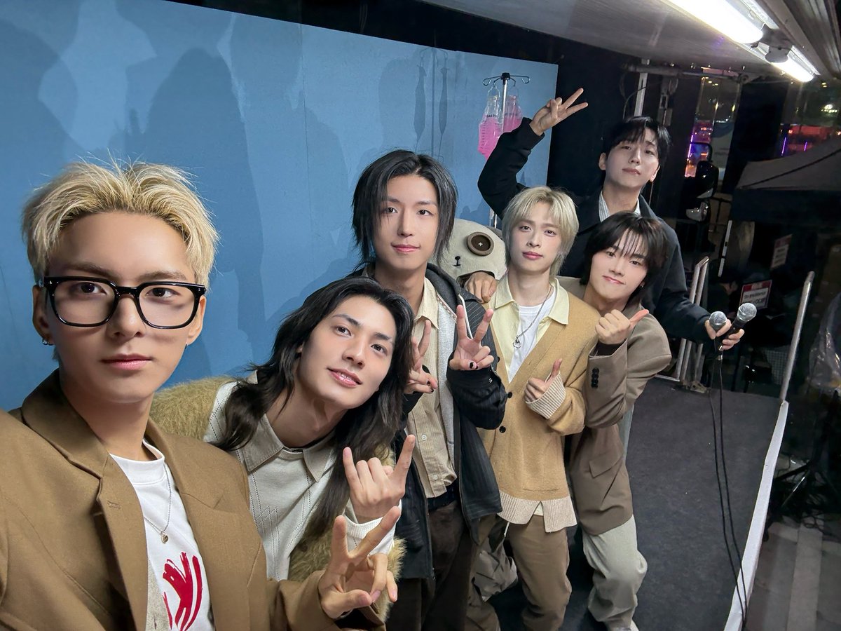 Recent activity shot of Xdinary Heroes
