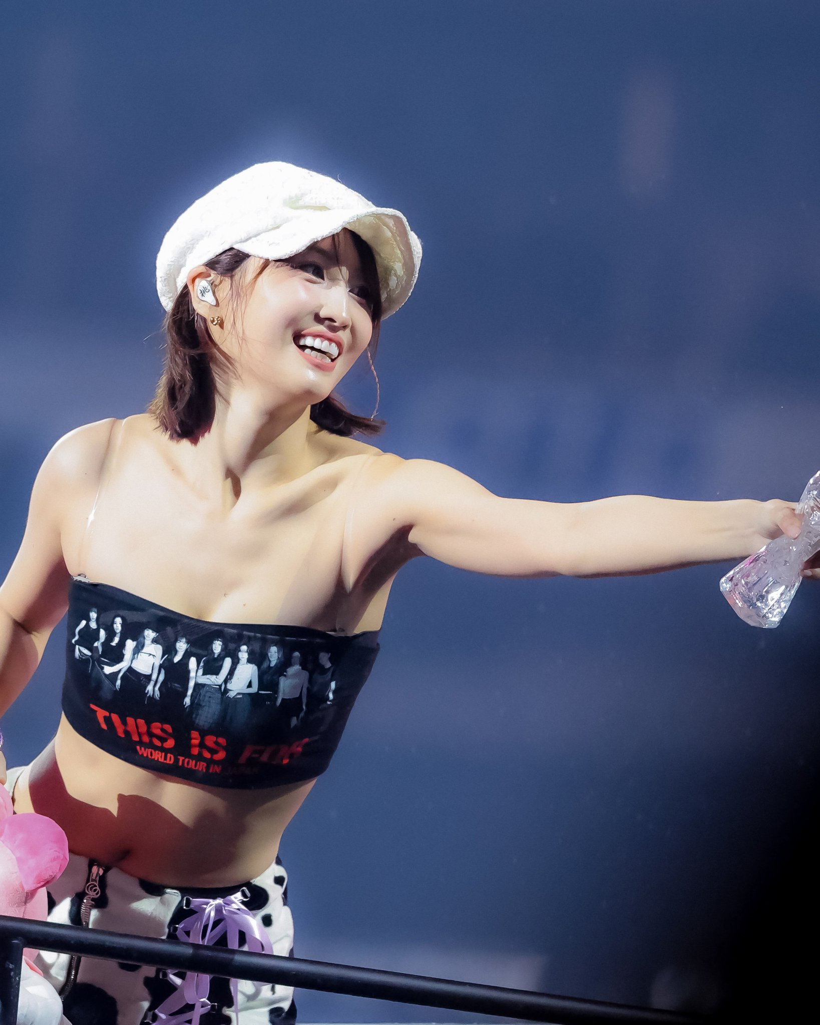 Behind-the-scenes cut of Momo (TWICE)