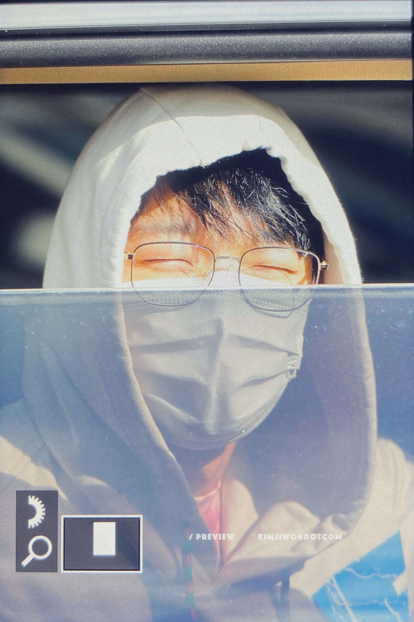 A moment captured by BOBBY (iKON)'s fan