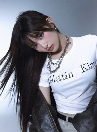Foto aktivitas terbaru Leeseo (IVE)