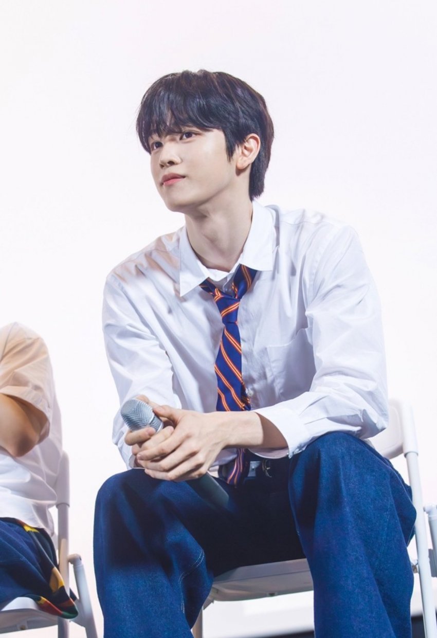 Recent activity shot of Sungchan (RIIZE)
