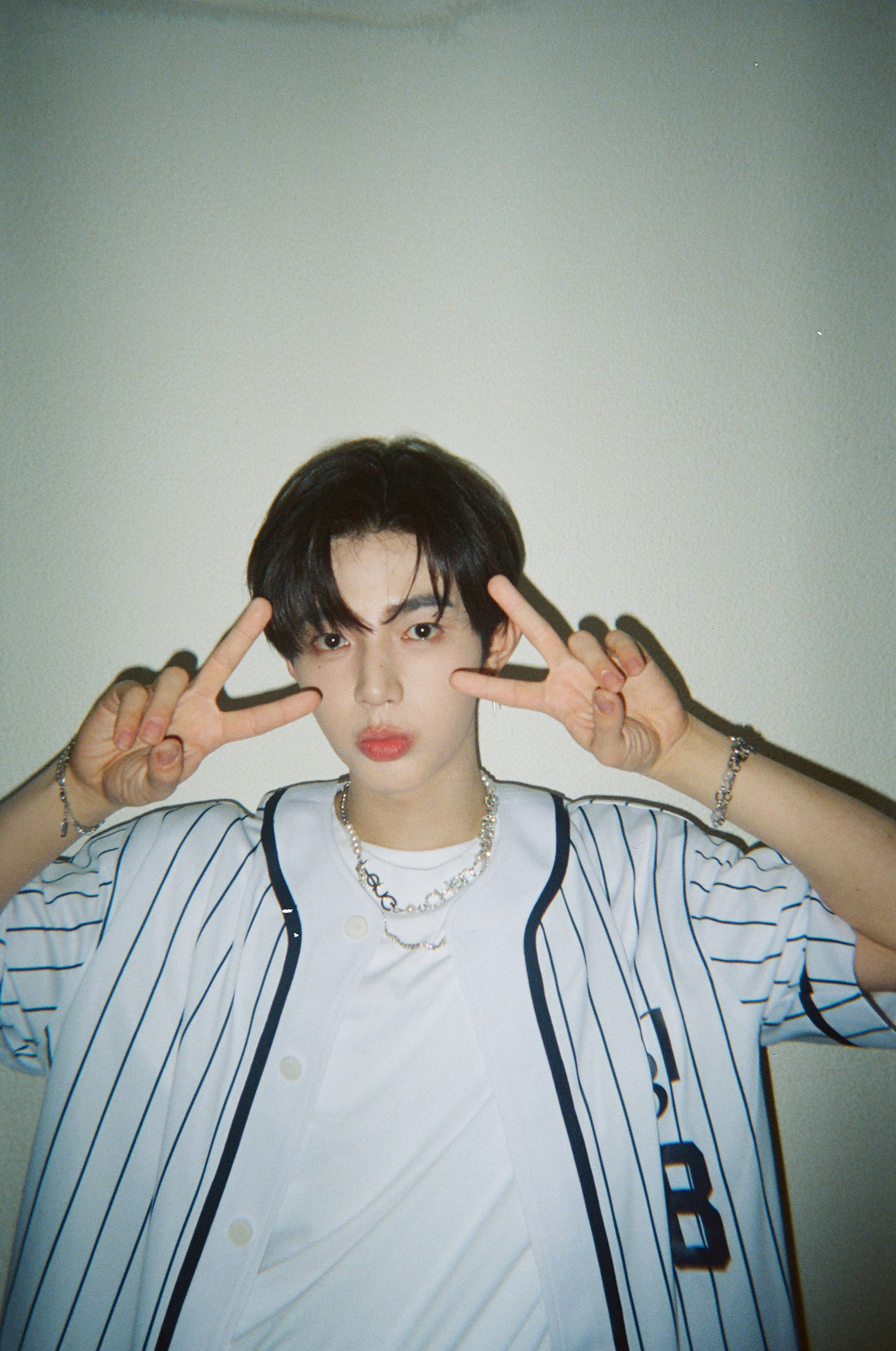 Behind-the-scenes cut of Zhang Hao (ZEROBASEONE)