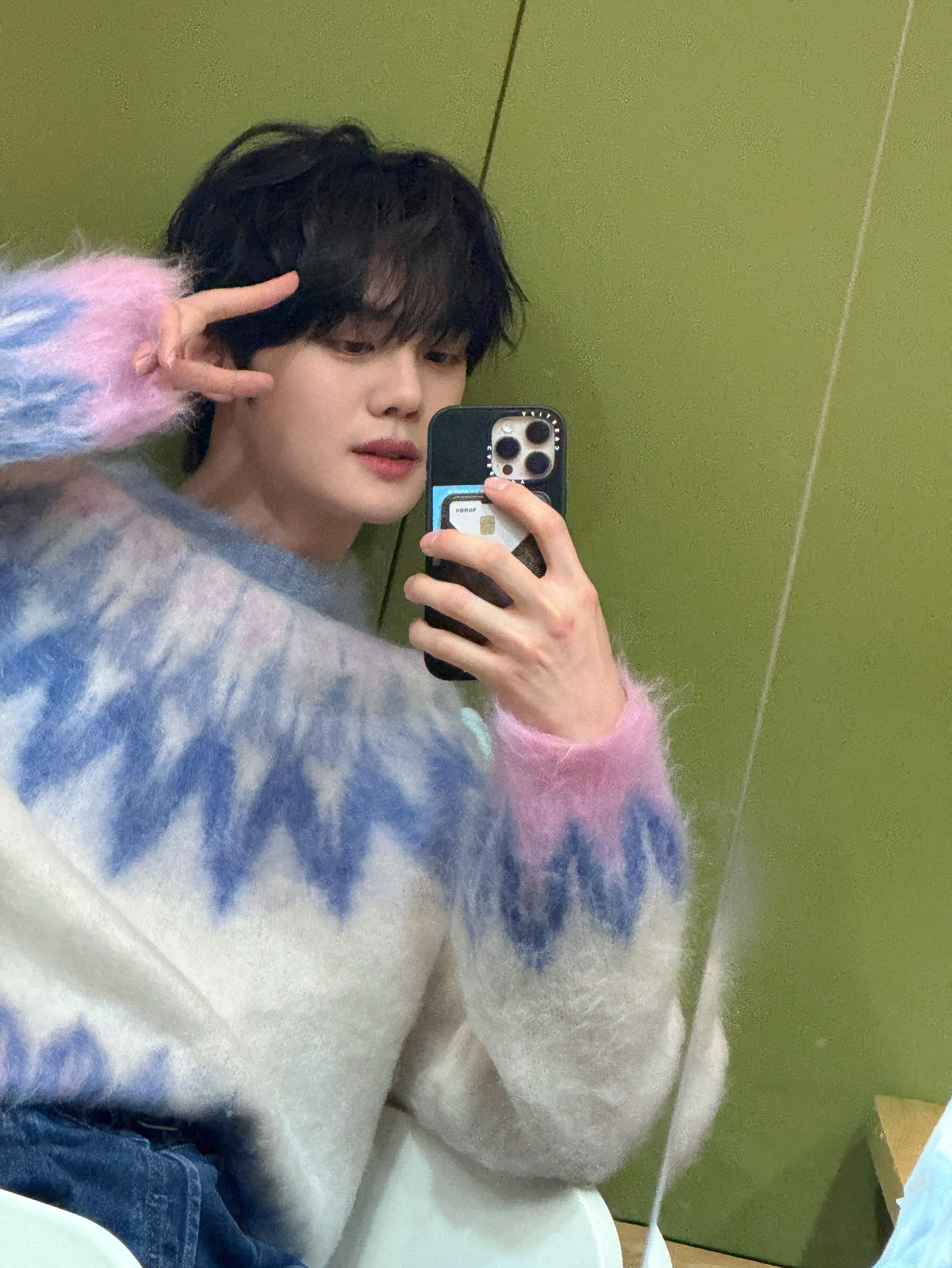Behind-the-scenes cut of Kim Gyuvin (ZEROBASEONE)