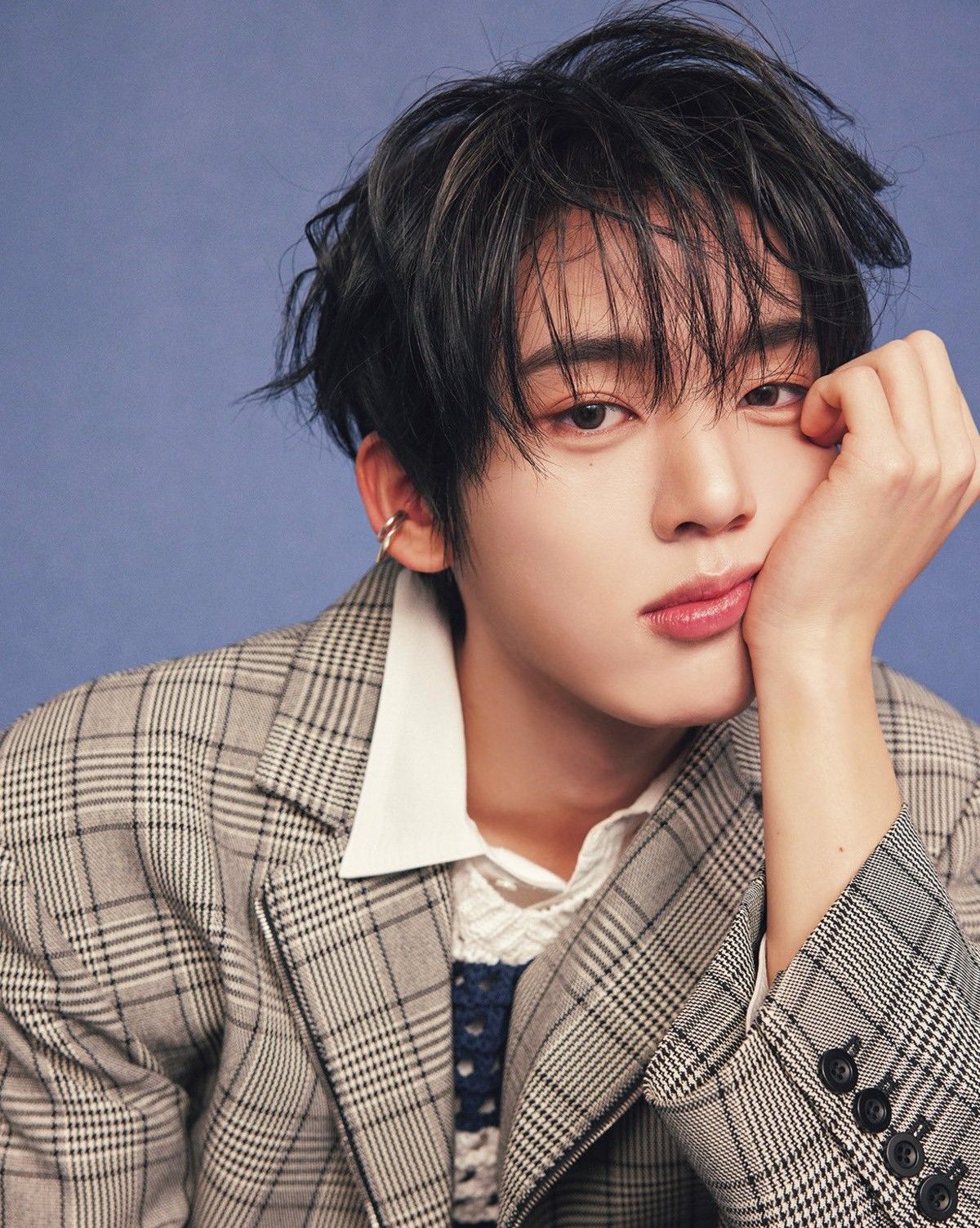 Recent activity shot of Han Yujin (ZEROBASEONE)