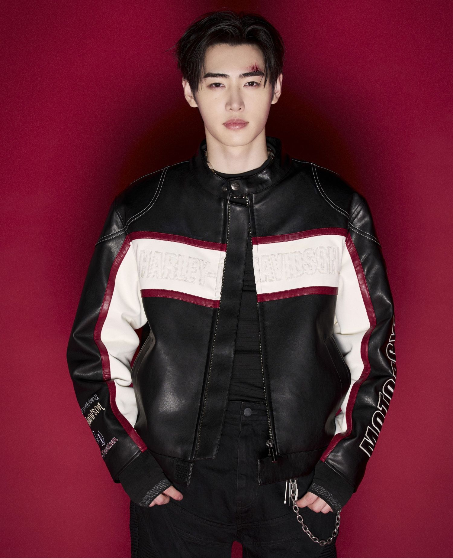 Foto aktivitas terbaru Sunghoon (ENHYPEN)