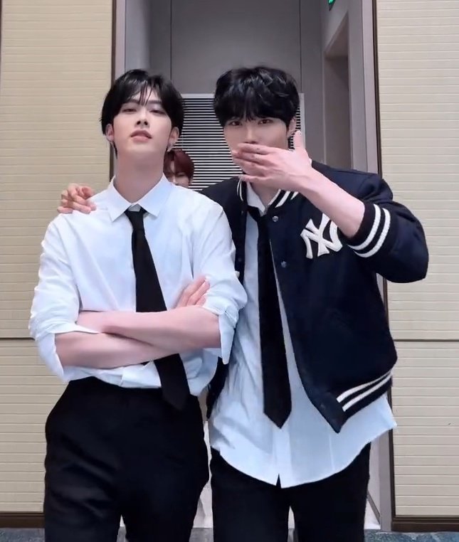 朴干旭 (ZEROBASEONE)的最新活动照片