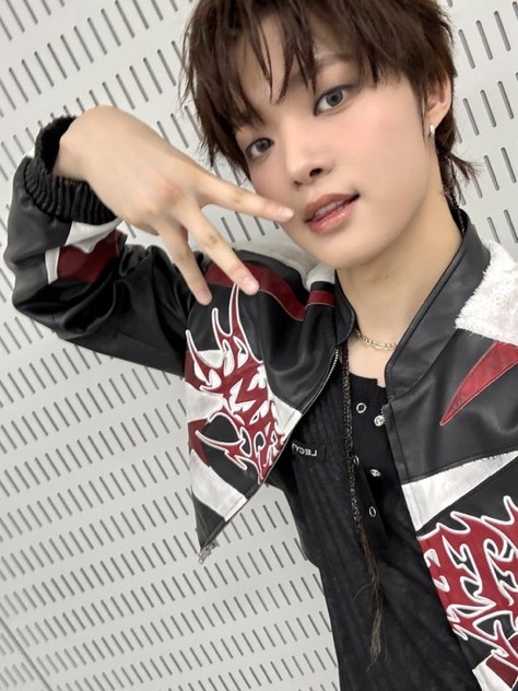 Latest photo of EJ (&TEAM)