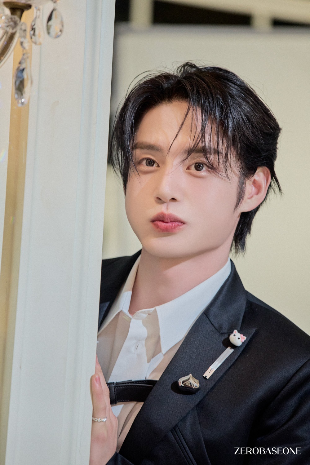 Behind-the-scenes cut of Kim Jiwoong (ZEROBASEONE)