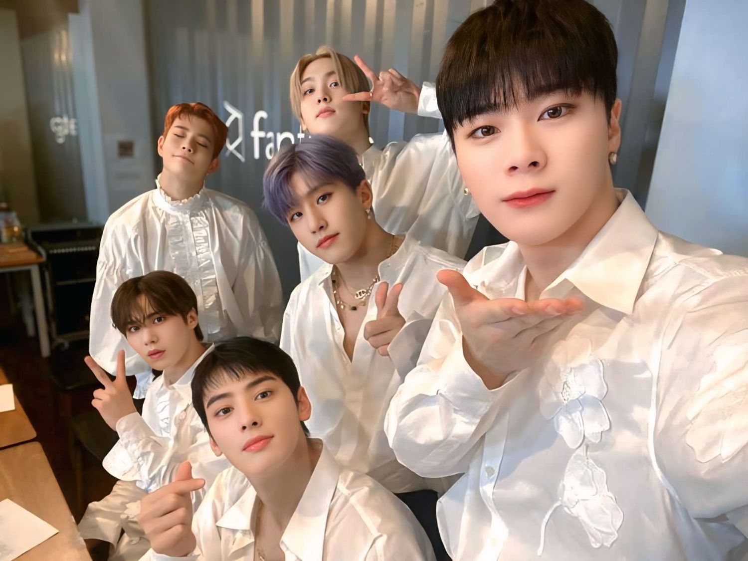 ASTROの舞台裏ショット