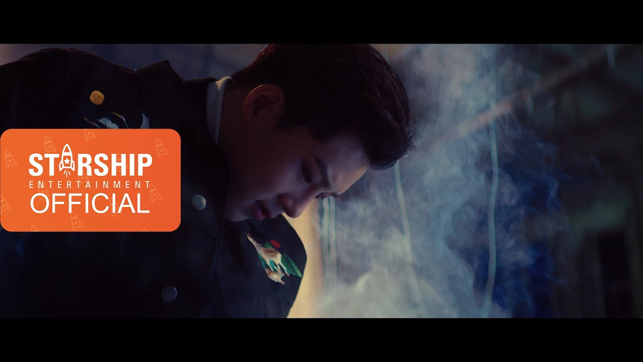 A moment captured by MONSTA X's fan