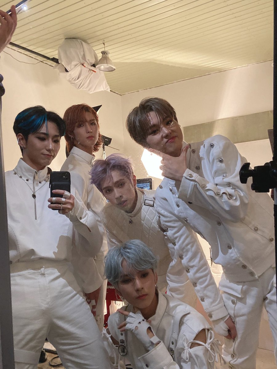 Recent activity shot of Xdinary Heroes