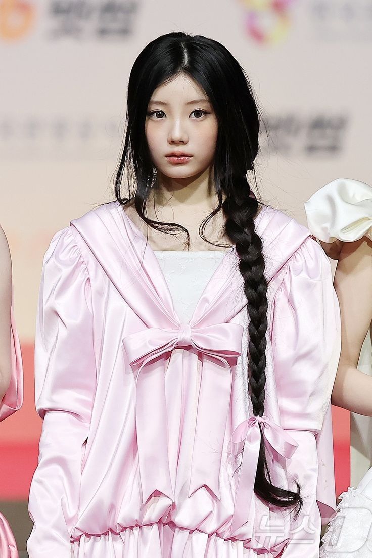 Recent activity shot of Wonhee (ILLIT)