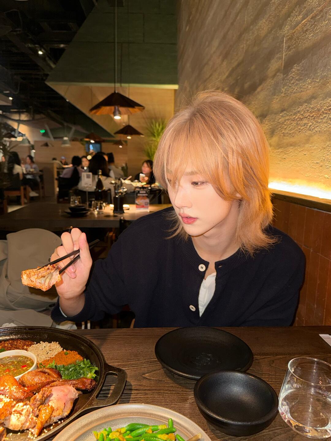A moment captured by Hu Yetao (NexT1DE)'s fan