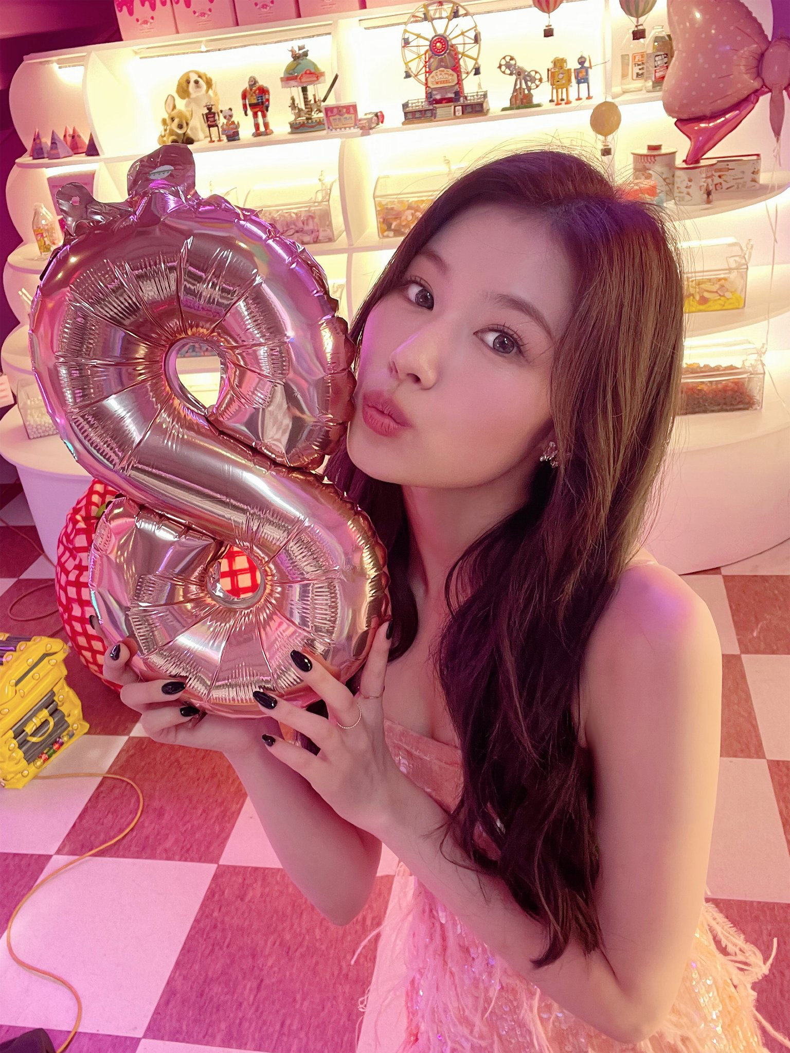Latest photo of Sana (TWICE)