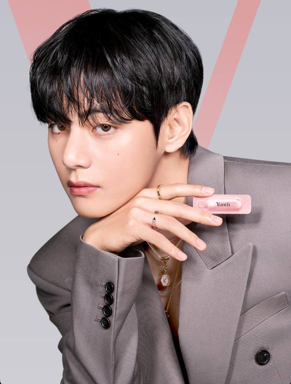 Latest photo of V (BTS)