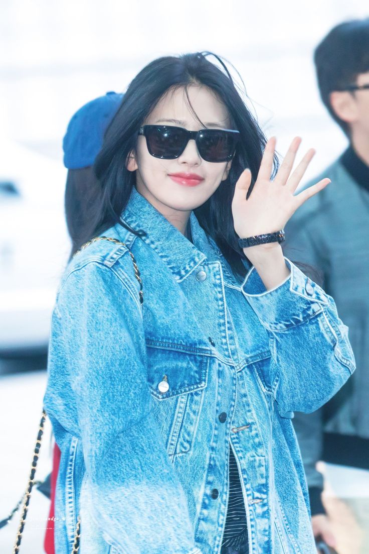 A moment captured by An Yujin (IVE)'s fan