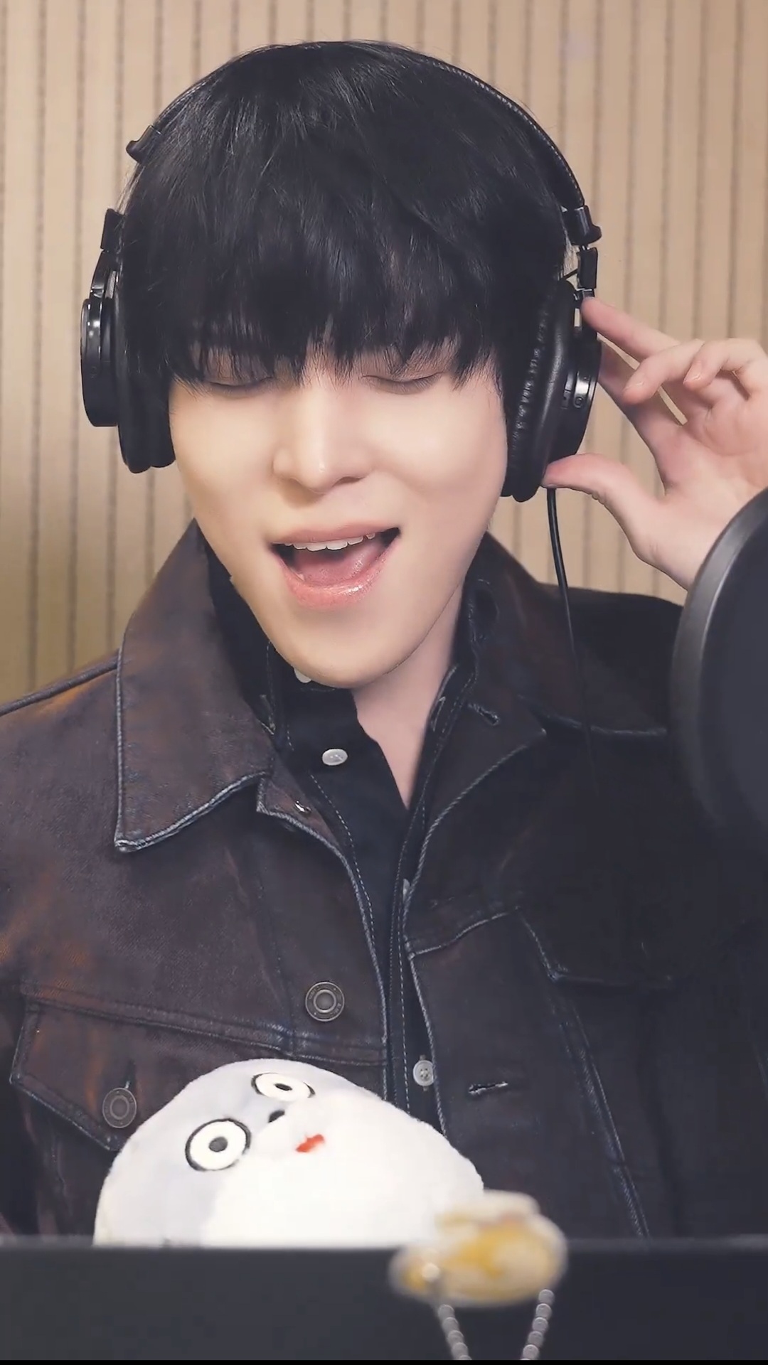 Today's most popular wallpaper in the Yunho (ATEEZ) community