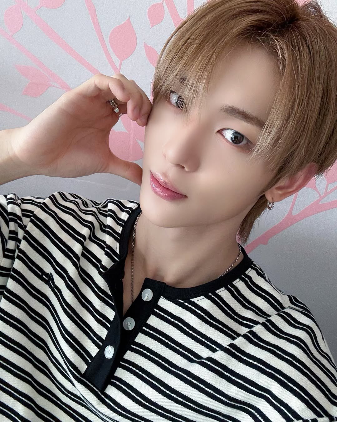 Behind-the-scenes cut of Siyun (NOWZ)