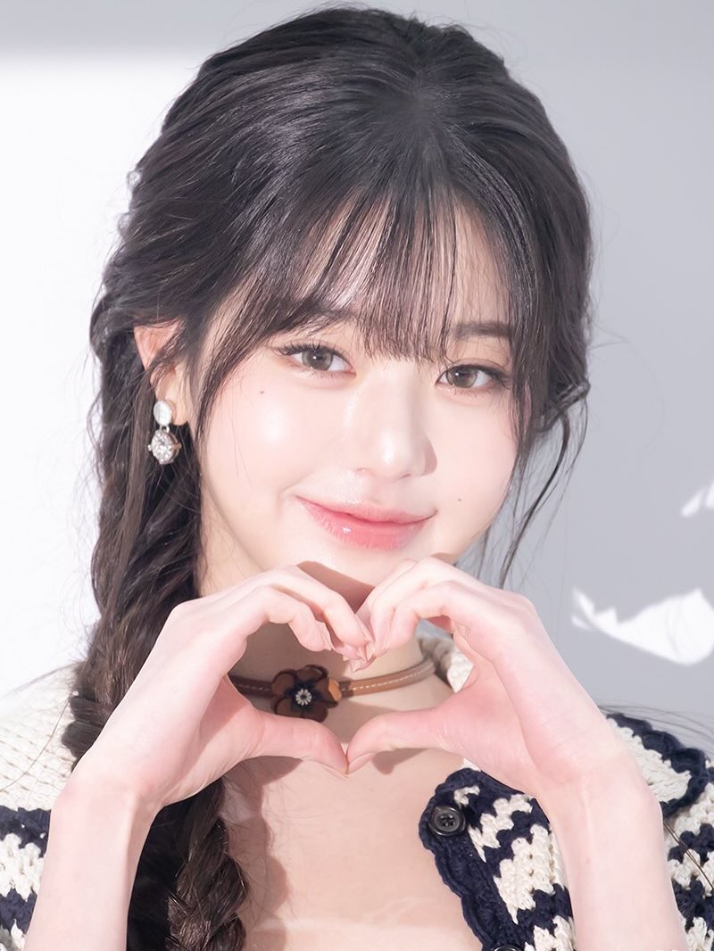 Latest photo of Jang Wonyoung (IVE)