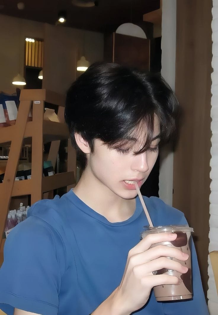 Behind-the-scenes cut of Charlie (SMTR25)