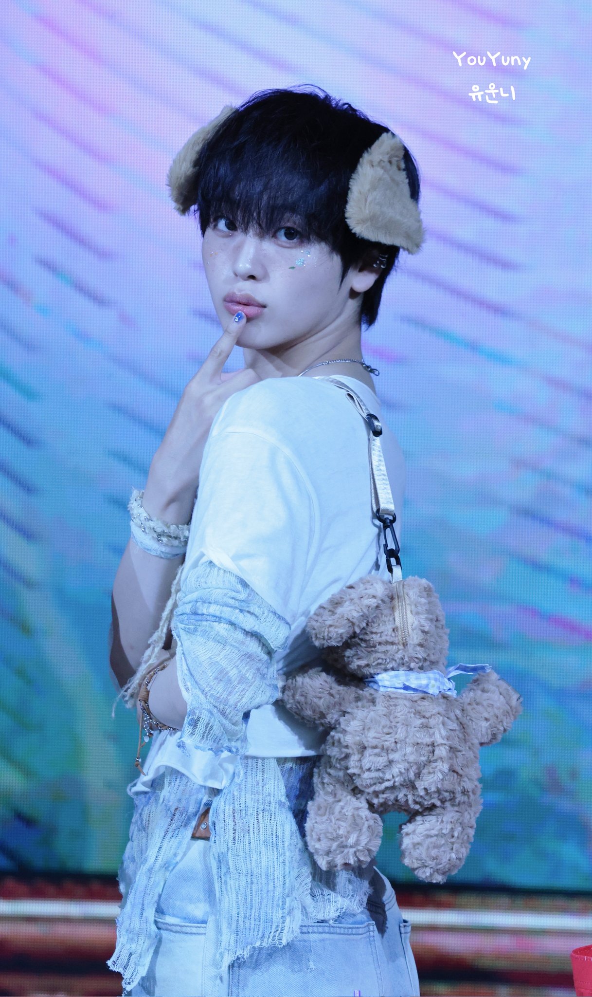 Recent activity shot of Hyeongjun (CRAVITY)