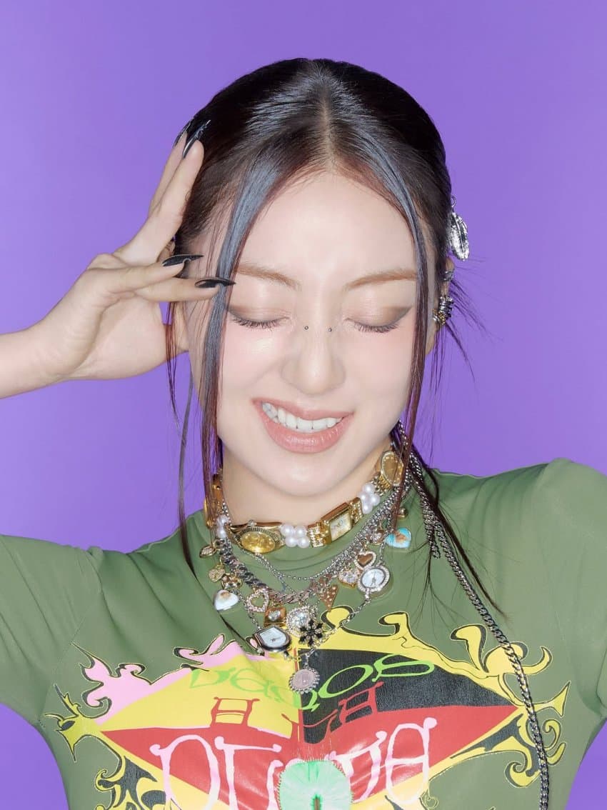 Recent activity shot of Jihyo (TWICE)