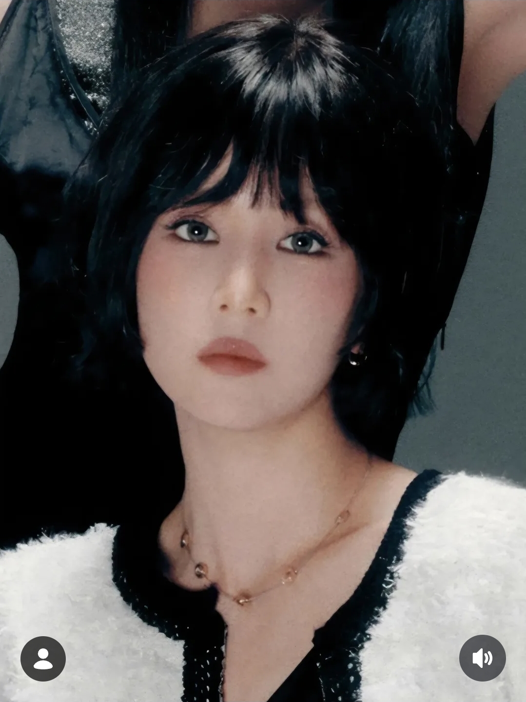 Behind-the-scenes cut of Park Chorong (Apink)