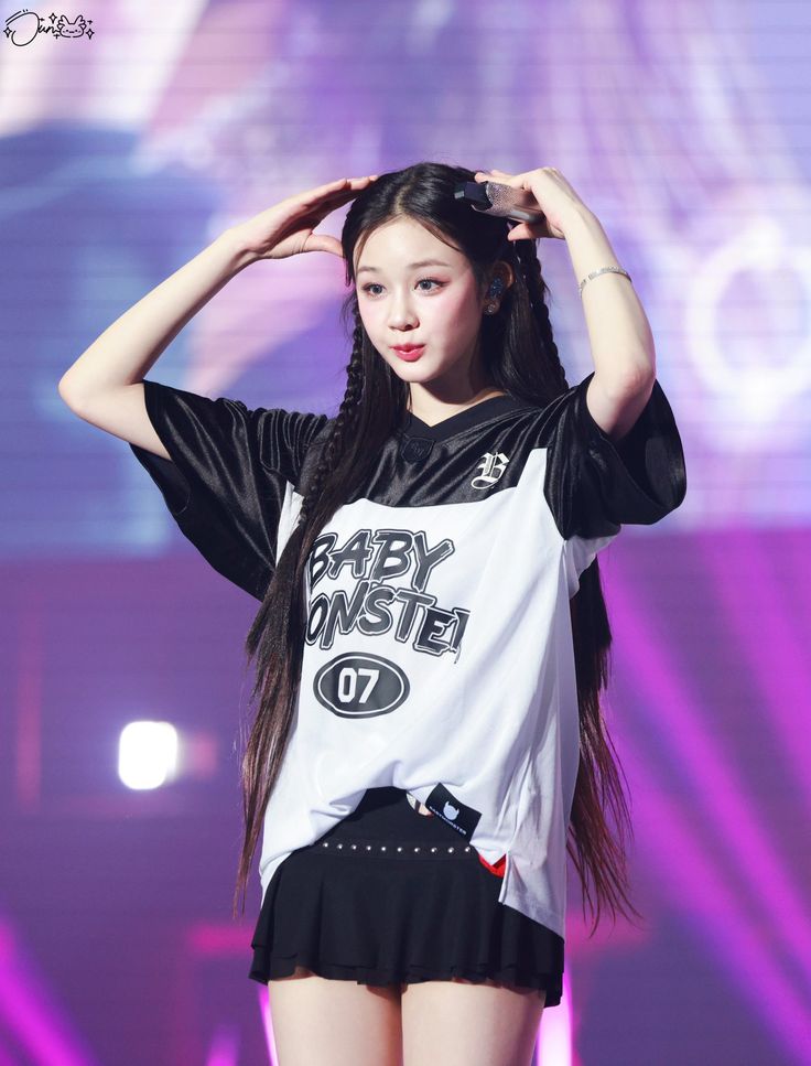 Behind-the-scenes cut of Pharita (BABYMONSTER)