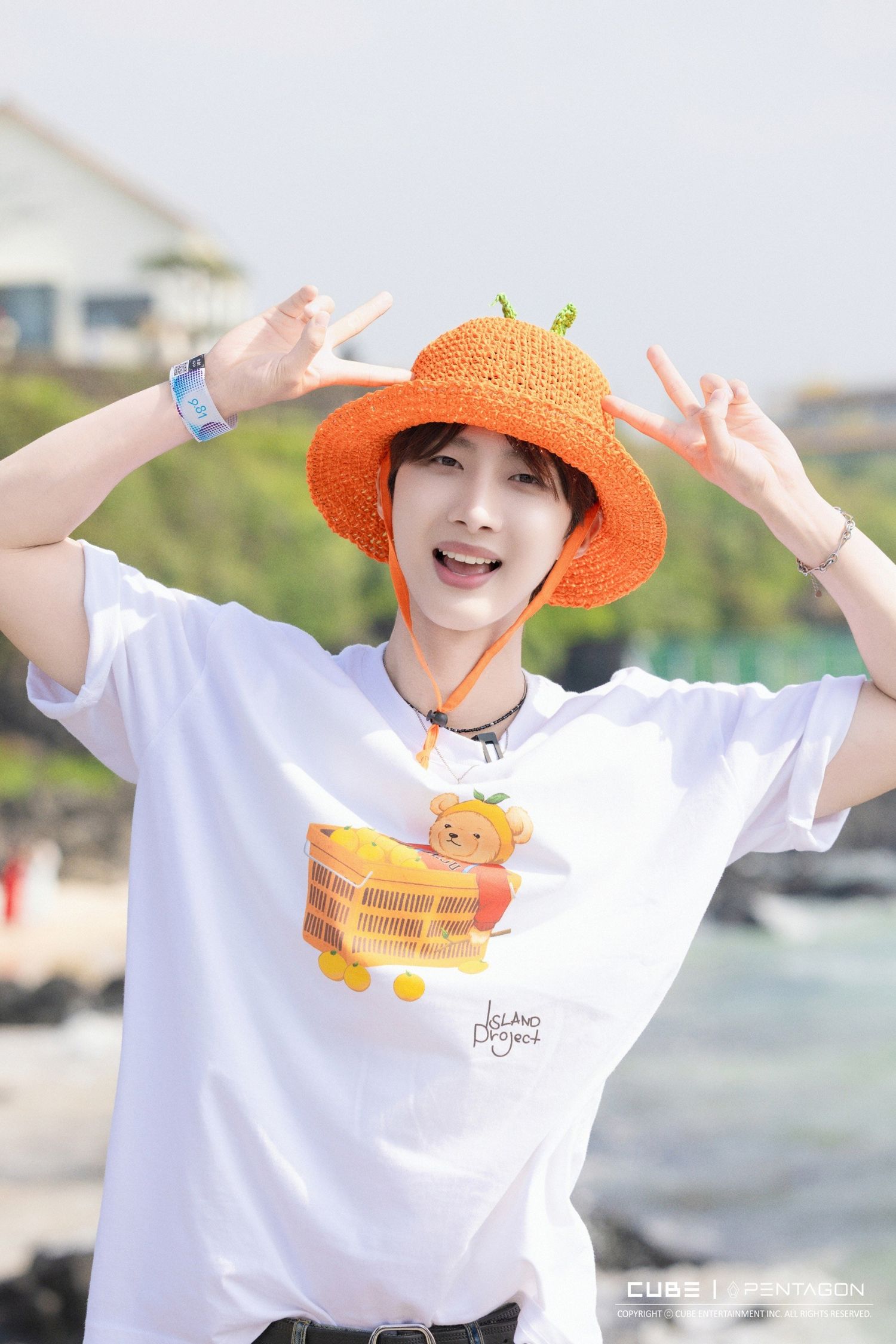 A moment captured by Hui (PENTAGON)'s fan
