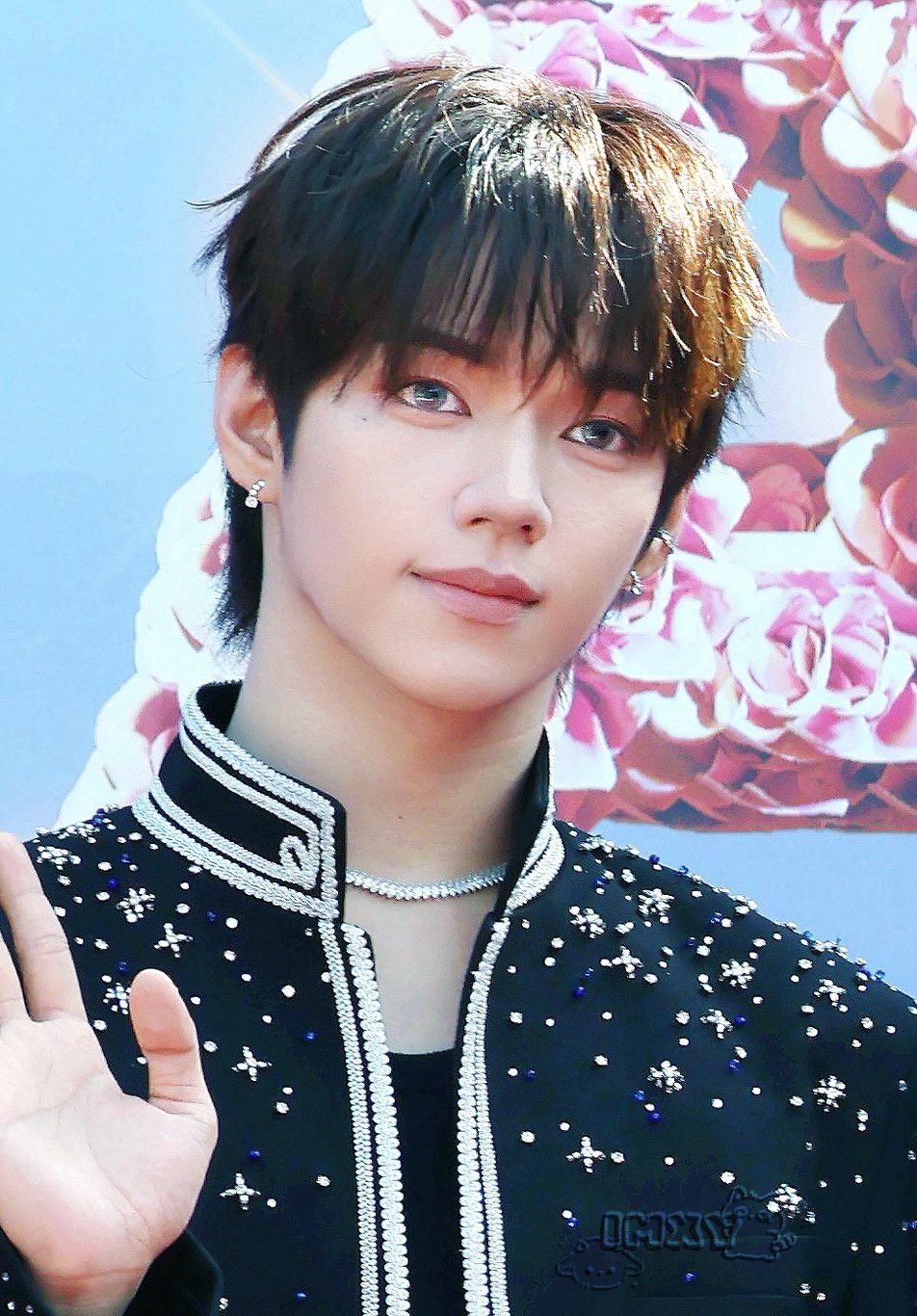 A moment captured by JL (AHOF)'s fan